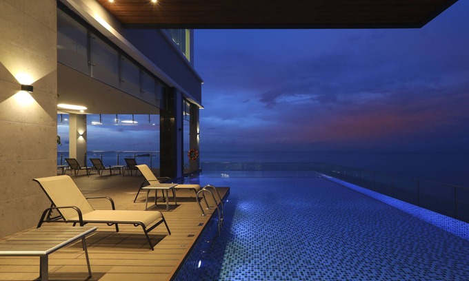Tanjung Bungah Hotel | Hompton by the Beach Penang