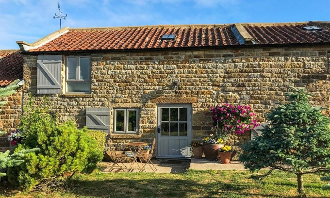 Staintondale House | Honey Bee Cottage