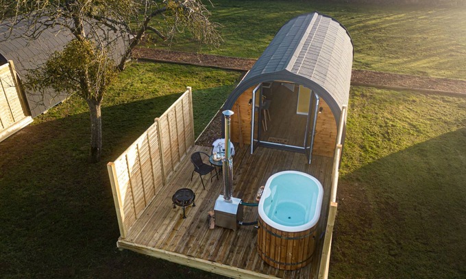 Wells Cabin | Honeycrisp Glamping Pod- Free Wi-F, Hot Tub