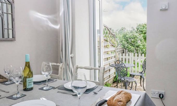 Sibford Gower Cottage | Honeysuckle Cottage