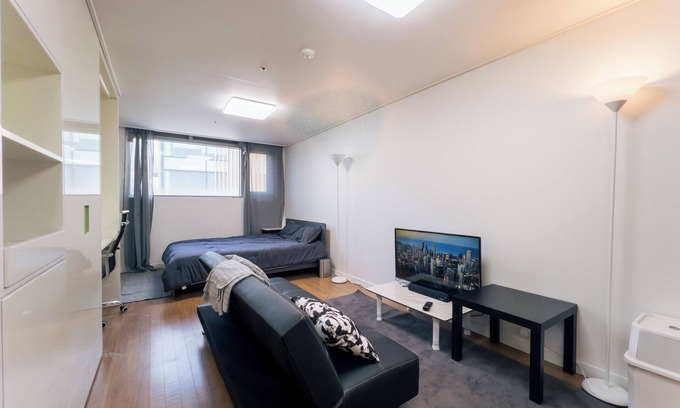 Sinchon-dong Condo | [Hongdae Station 2 minutes away] Spacious Home in the heart of Hongdae
