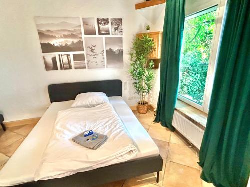 Poestlingberg Apartment | Honor - All in One Room