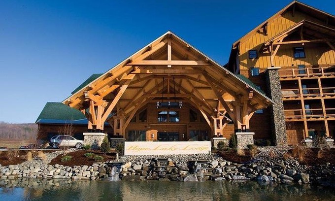 Blodgett Mills Hotel | Hope Lake Lodge & Indoor Waterpark