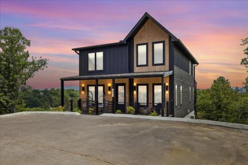 Sevierville House | Horizons Ahead By Beyond Expectations W Pool