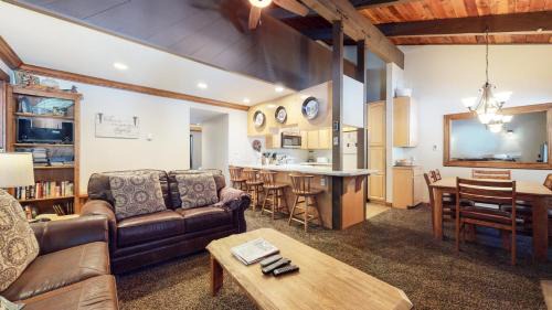 Sierra Holiday Apartment | Horizons Condo 4 #168