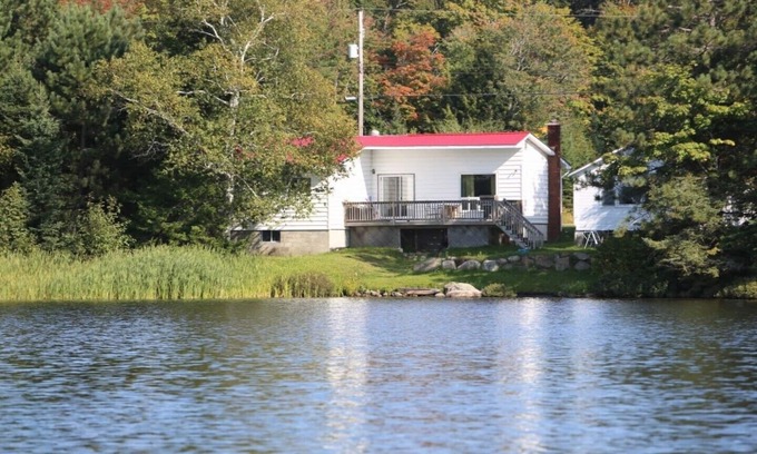 Ryerson Cottage | Horn Lake Cottage (4 season, Lakefront), Burk's Falls
