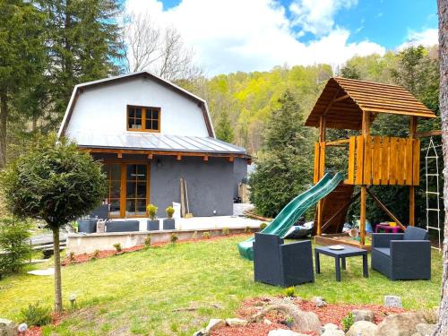 Cesky Jiretin House | Horský dům pod přehradou u sjezdovky a potůčka v horách