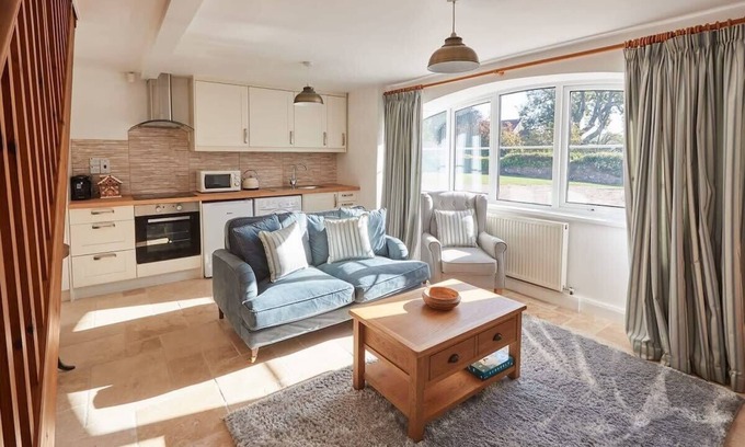 Sewerby House | Host & Stay | May Cottage