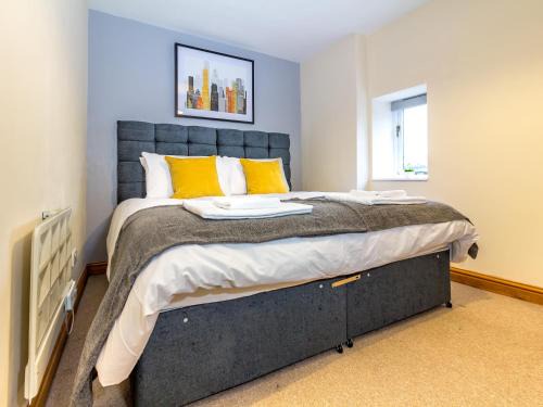Worcester Apartment | Host & Stay - New Street Studio