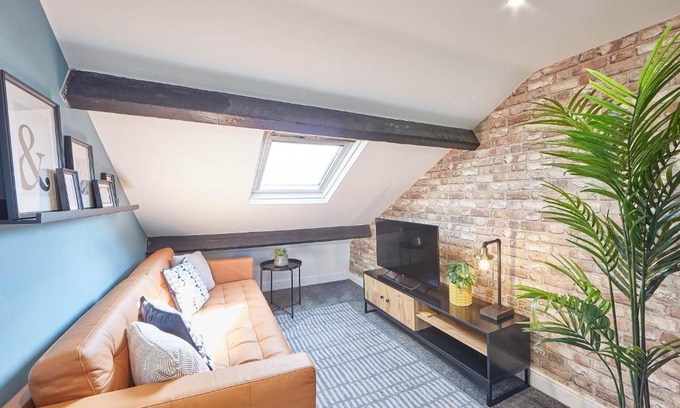 West Cliff Apartment | Host & Stay - The Loft
