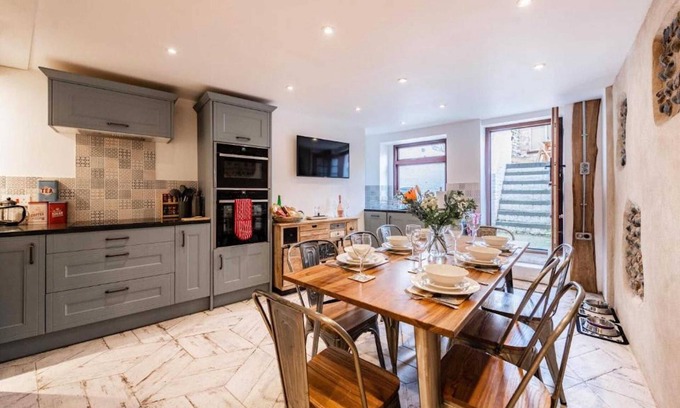 Cromer House | Host & Stay | Villa Otto