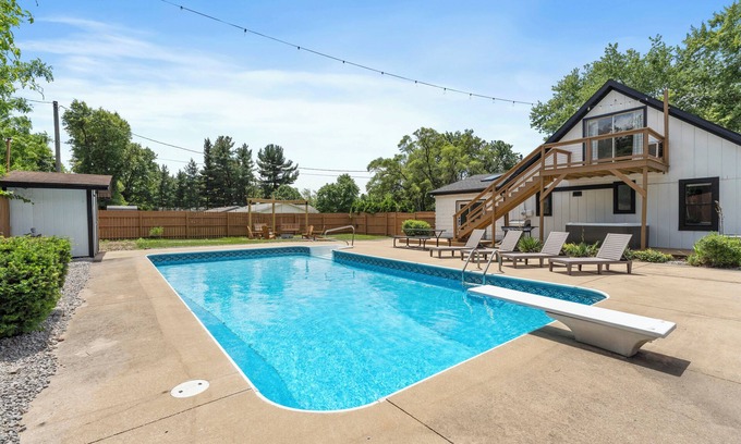 South Bend House | Hot Tub | 5 min to ND | Coffee Bar | Pool Table |