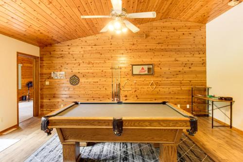 Onamia House | Hot Tub and 2 Recreation Rooms Spacious Onamia Home