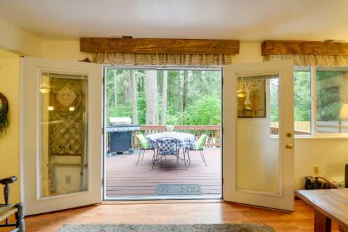 Anderson Island House | Hot Tub and Fireplace Peaceful Anderson Island Home