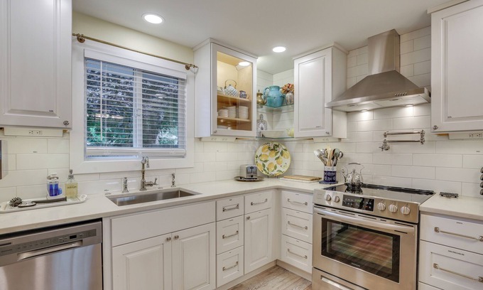 Cottage Grove Cottage | Hot Tub & Fenced Yard: Cozy Cottage Grove Home