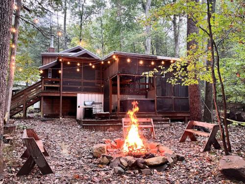 Berkeley Springs House | Hot Tub Fire Pit Grill Sleeping Porch & More