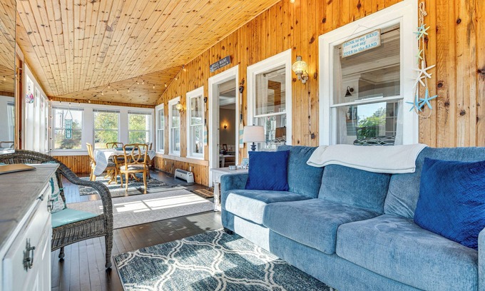 Ogunquit - Wells House | Hot Tub & Fireplace: Coastal Getaway in Maine