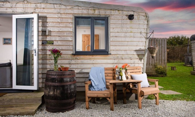 Helford Passage House | Hot Tub Lodge 2 by Interhome