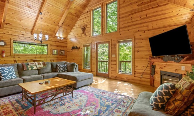Slade Apartment | Hot Tub, No Pet Fee, - Beary Secluded - RRG