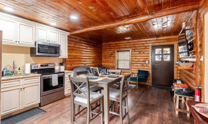 White Mills Cabin | HOT TUB, outdoor movie theater, coffee bar,Fire pit, BBQ, pavilion & LAKE VIEWS!