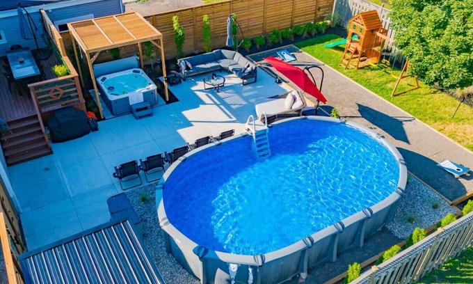 Chippawa House | Hot Tub/Outdoor Sauna/Heated Pool/5 Min To Falls