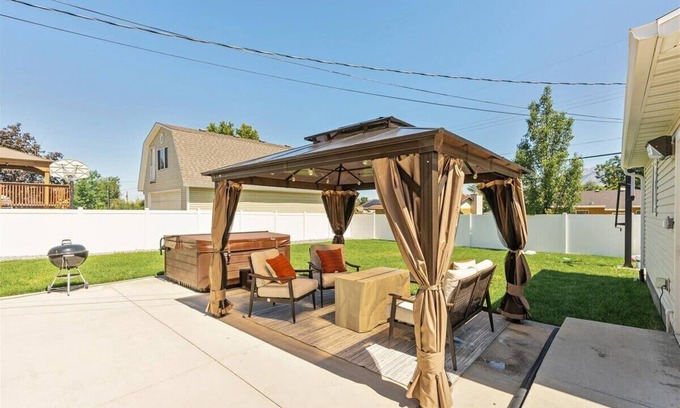 White City House | Hot tub, Patio, Half Basketball Court!