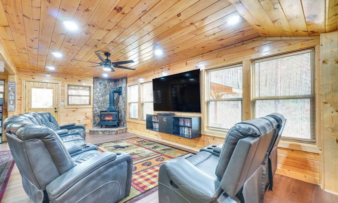 Sevierville Cabin | Hot Tub + Pool Table: Spacious Sevierville Cabin!