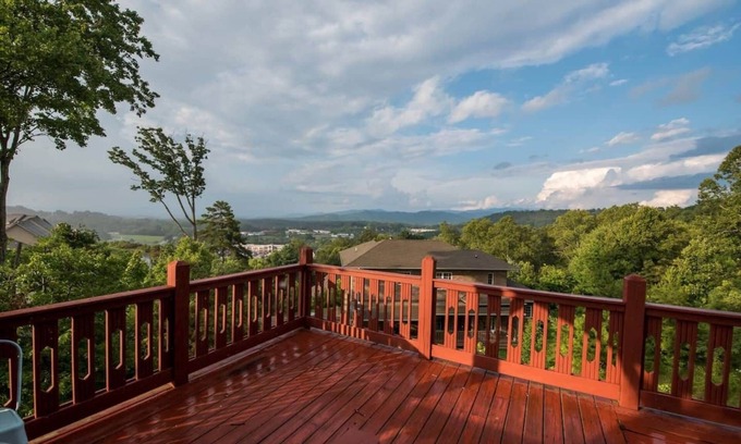 Asheville House | Hot tub/sauna with mountain views minutes from downtown