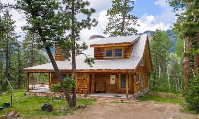 Columbine Lake House | Hot Tub, Starlink Internet, Privacy, Great Views!
