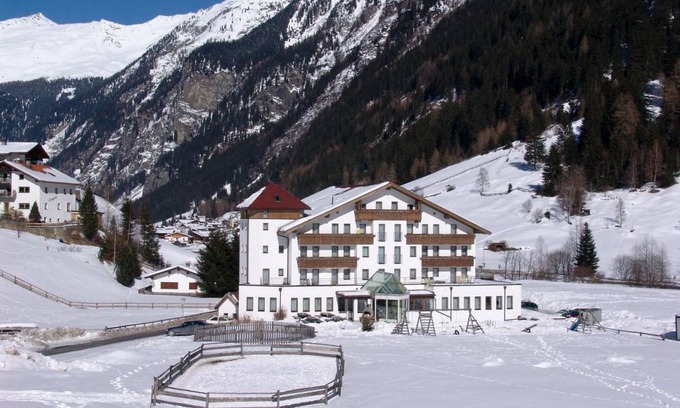 Feichten Hotel | Hotel ∙ 3 guests