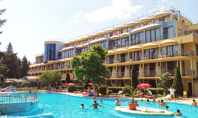 Saints Constantine and Helena Hotel | Hotel Koral