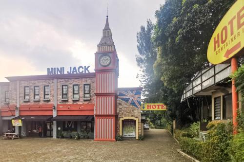 Megamendung Hotel | Hotel Container Inn Puncak Mitra RedDoorz