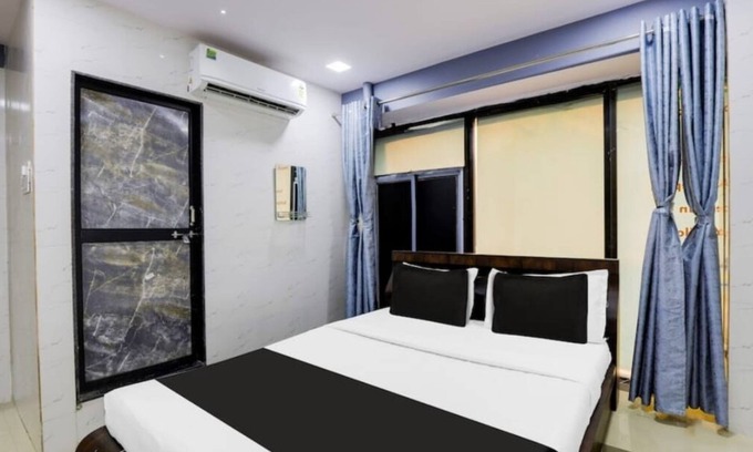 Udhna Hotel | Hotel Delight In By GRB