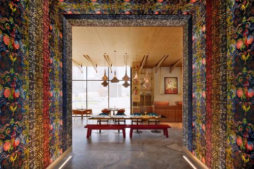 Downtown Dubai Hotel | Hotel Indigo Dubai Downtown by IHG