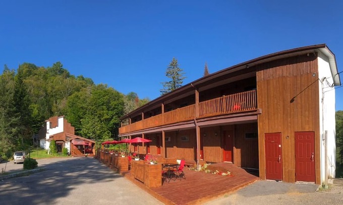 Sainte-Adele Hotel | Hotel le Petit Lac