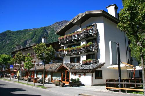 Courmayeur Hotel | Hotel Les Jumeaux Courmayeur