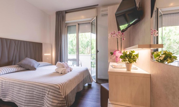 Pinarella Hotel | Hotel Loretta & Dependance