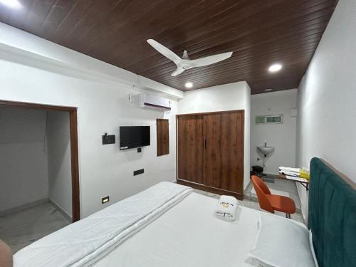 Dilsukhnagar Hotel | Hotel M Hyatt