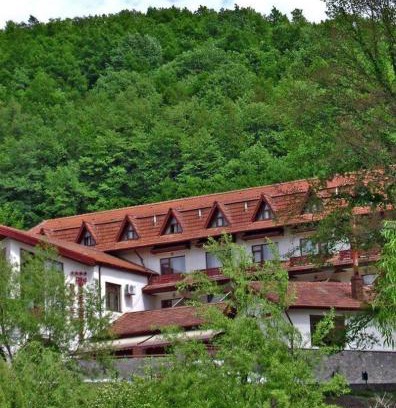 Izvoru Resort | Hotel McPietroasa