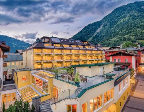 Bad Hofgastein Hotel | Hotel Norica - Thermenhotels Gastein mit dem Bademantel direkt in die Therme