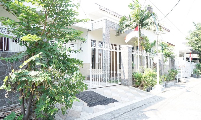 Pandaan Hotel | Hotel O Bidara Guest House Syariah