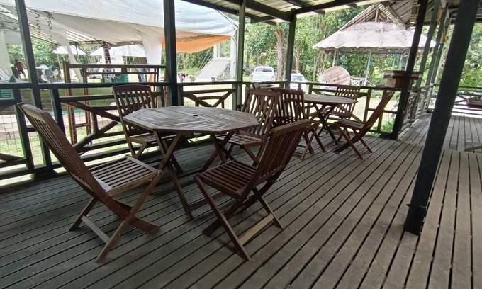 Downtown Kota Kinabalu House | Hotel O Flinstone Lodge