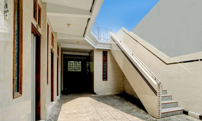 Gresik Hotel | Hotel O Karman's Sari 1 Homestay Syariah