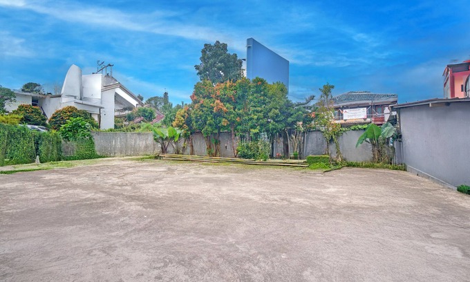 Megamendung Hotel | Hotel O Puncak Bogor Near Taman Safari Formerly Hotel Satya Luhur