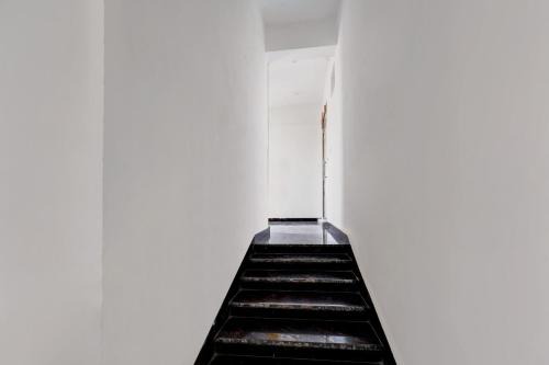 Patna Hotel | Hotel O Rainbow Inn
