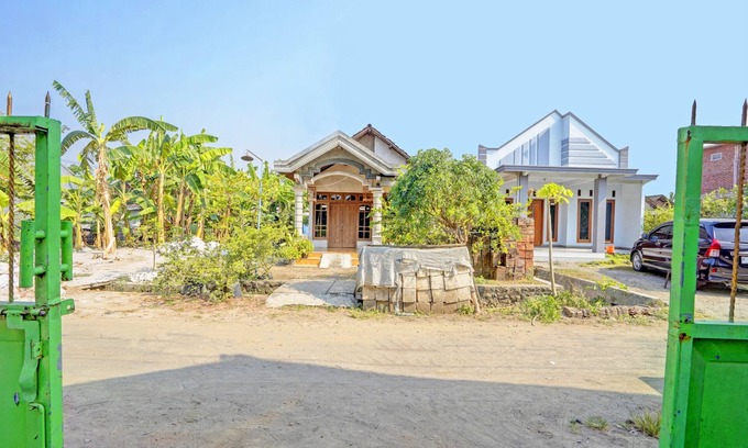 Prigen Hotel | Hotel O Surya Indah Homestay Syariah