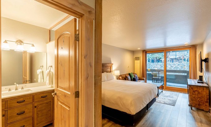 Truckee Hotel | Hotel room in Timber Creek Lodge