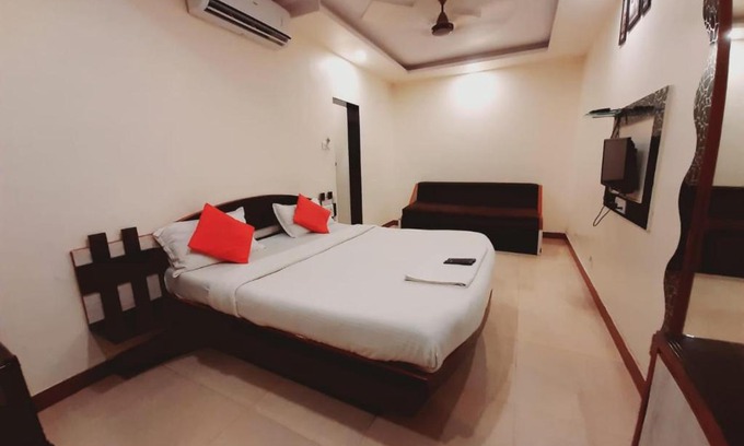 Mahabaleshwar Bed & Breakfast | Hotel Savera Palace Stays