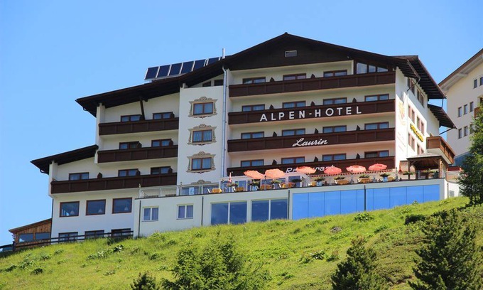 Hochgurgl Hotel | Hotel ∙ Single room, shower and bath, toilet, balcony