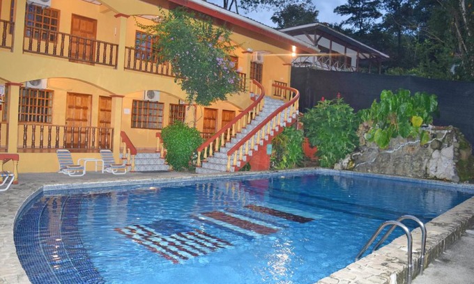 Quepos Hotel | Hotel Tres Banderas